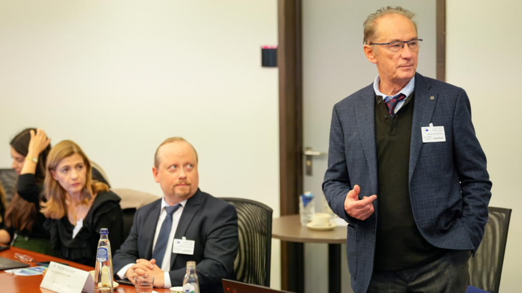 Prof Janusz Milanowski and Dr Michał Szczyrek present SOLACE data from Poland