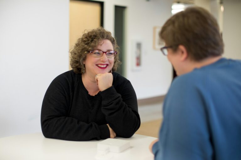 Study finds no link between hormone replacement therapy and asthma attacks